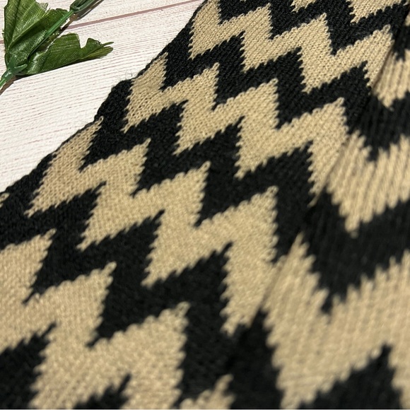 Chevron Infinity Scarf - Picture 3 of 9